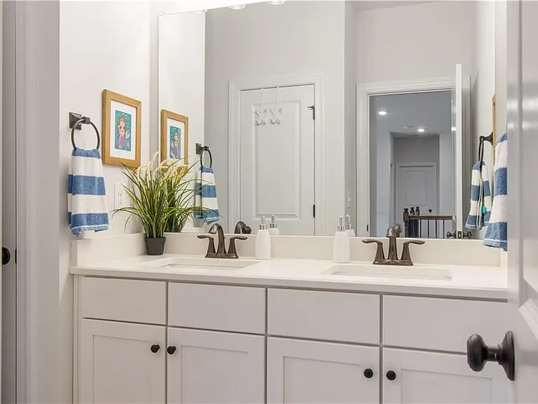 409 Carmichael Cir — Photo 43