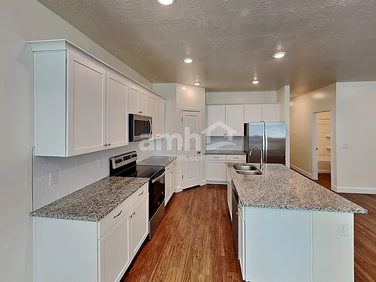 1176 N Wagon Way — Photo 3