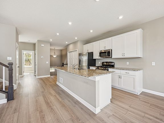 3rd image of 792 Roselyn Dr #792