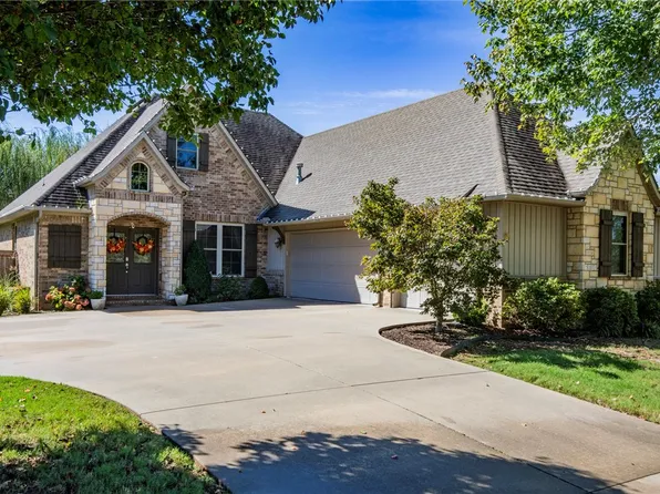 3671 W Bowling Green Pl, Fayetteville, AR 72704