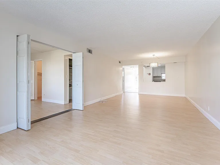 9523 S Hollybrook Lake Dr #107 — Photo 7