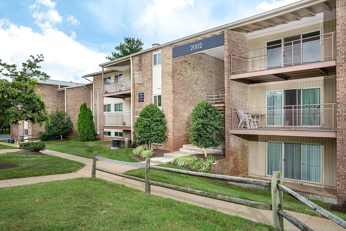 Columbia Park Apartments — Photo 4