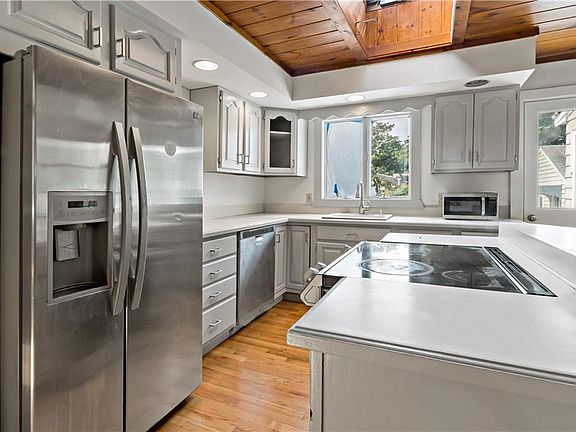 3rd image of 1217 Hope St
