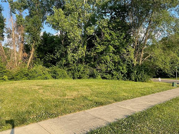 2nd image of 173 Pine Hollow Ln