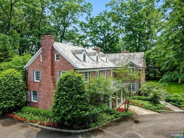 76 Depeyster Ave, Tenafly, NJ 07670