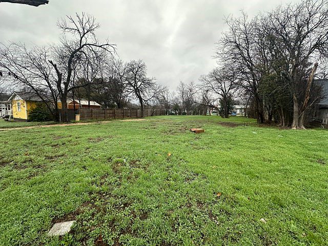 1st image of 111 W Avenue B