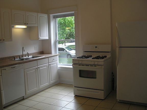 5th image of 4852 W Montrose Ave