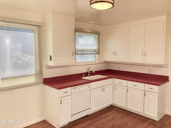 3rd image of 36 Iris Ave