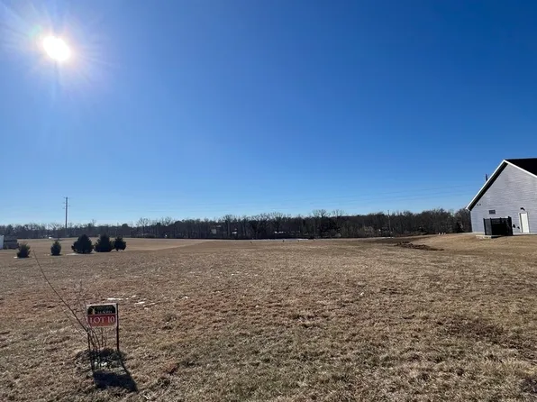 9543 Crossbow Dr, Bloomington, IL 61705