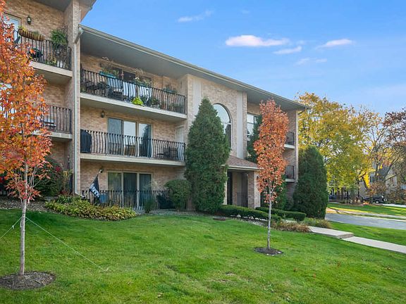 2nd image of 4419 Pershing Ave APT 202