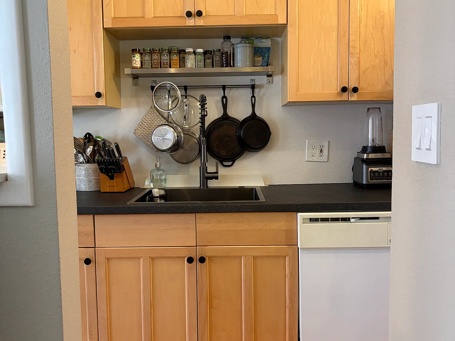 1 bed, 450 sqft, $1,300 — Photo 1