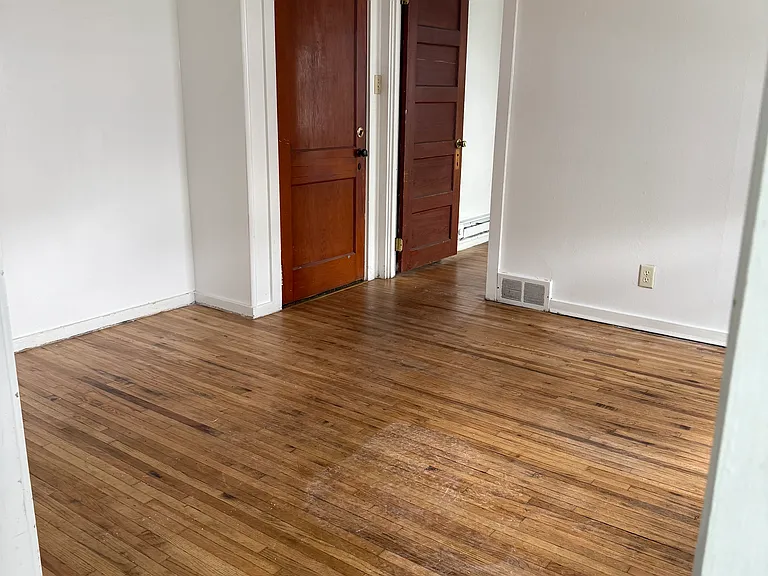 1705 Liggett Ave — Photo 7