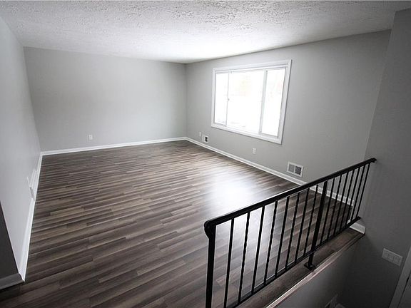 4th image of 96 Rolling Meadow Dr S