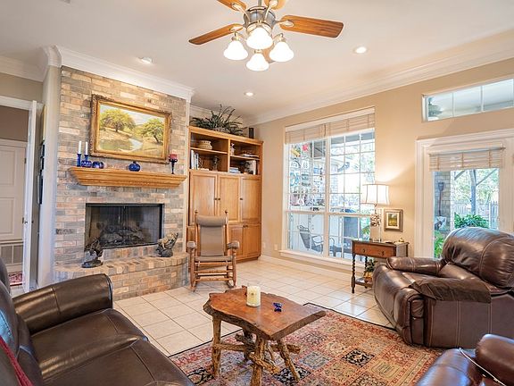 3rd image of 1205 Ashford Dr