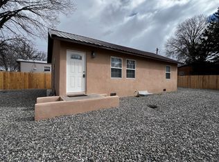 1207 Taos Ln, Espanola, NM 87532