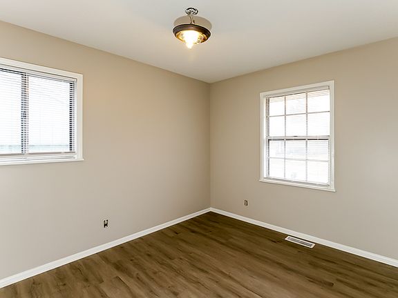 5th image of 406 Caraway Pl