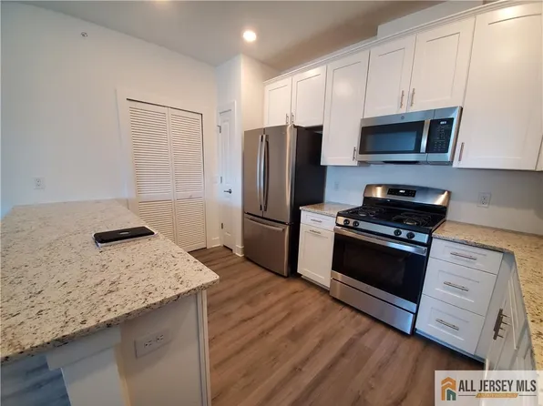 1033 Vanderbergh Blvd, Monroe Township, NJ 08831