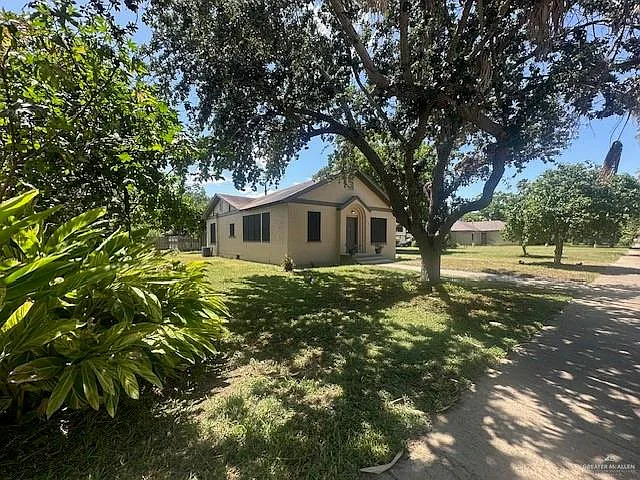 2 bed, 1.0 bath, 1752 sqft, $1,550 — Photo 3