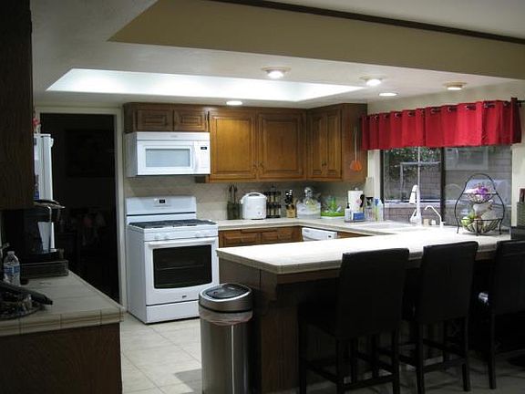 5th image of 330 Foxenwood Dr