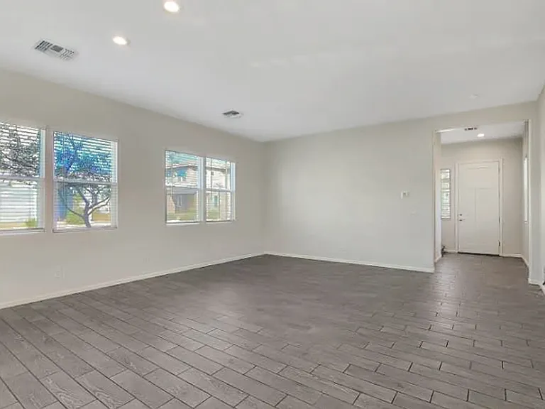 15733 W Polk St — Photo 7