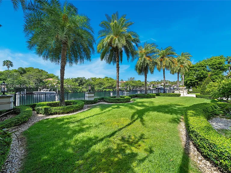 150 Edgewater Dr — Photo 28