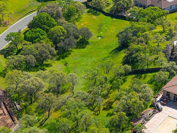 3rd image of 743 BRIDLE RIDGE Court