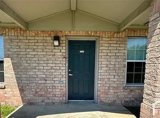 809 Derry Dr — Photo 1
