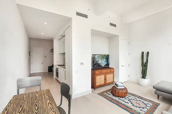 Rented by Golden Lioness Corp | media 11