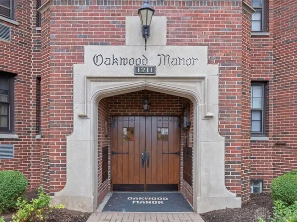 1211 Far Hills Ave, Oakwood, OH 45419