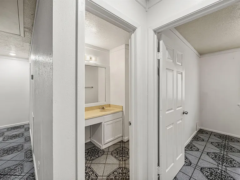 7226 Ridgeberry Dr — Photo 12