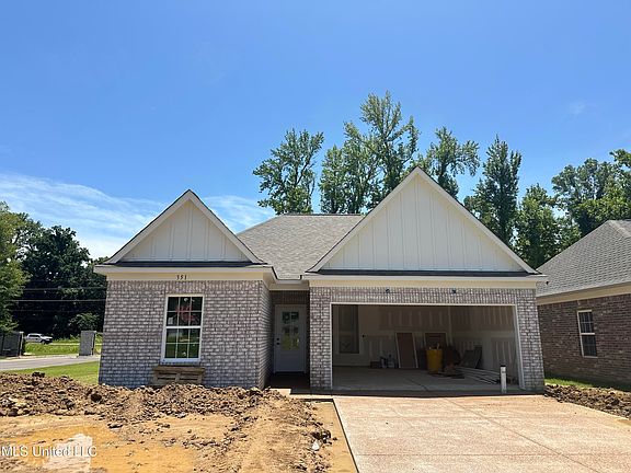 3rd image of 351 Country Garden Dr