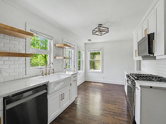 3rd image of 2352 2nd Ave