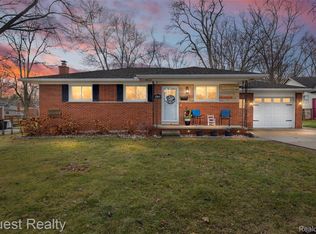 35801 Dover St, Livonia, MI 48150