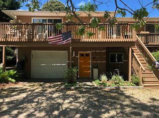 14 Maidstone Ln, Hampton Bays, NY 11946