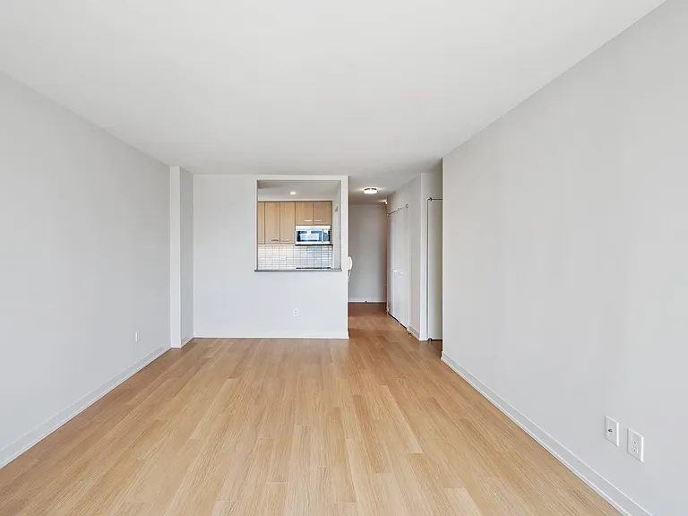 1 Columbus Pl #N20F — Photo 8