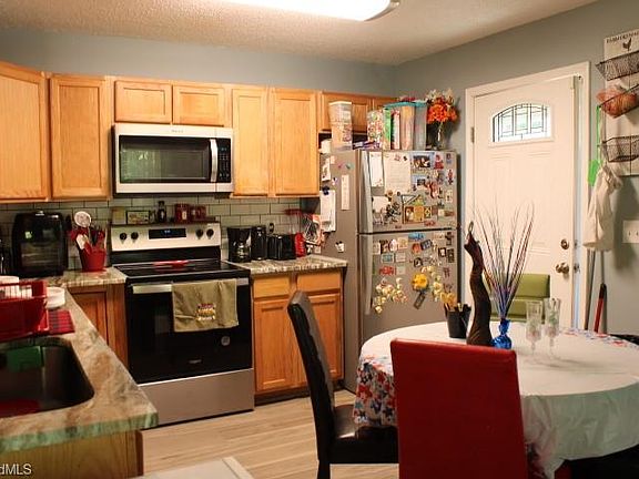 4th image of 400 Weavil St