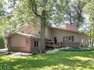 13566 Oak Hill Rd, Bloomington, IL 61705