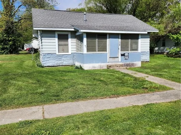 807 S Franklin St, Robinson, IL 62454