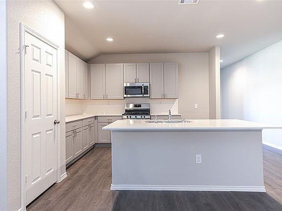 3rd image of 21074 Wenze Ln