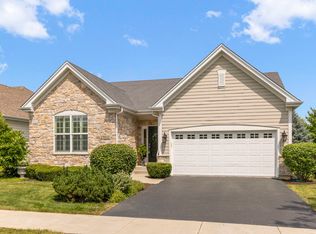 1N615 Golf View Ln, Winfield, IL 60190