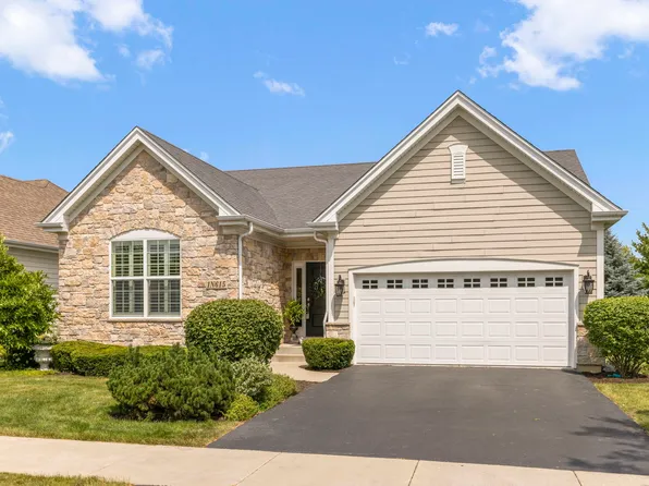 1N615 Golf View Ln, Winfield, IL 60190