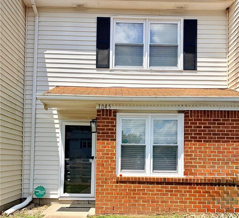 1st image of 1045 Commonwealth Pl