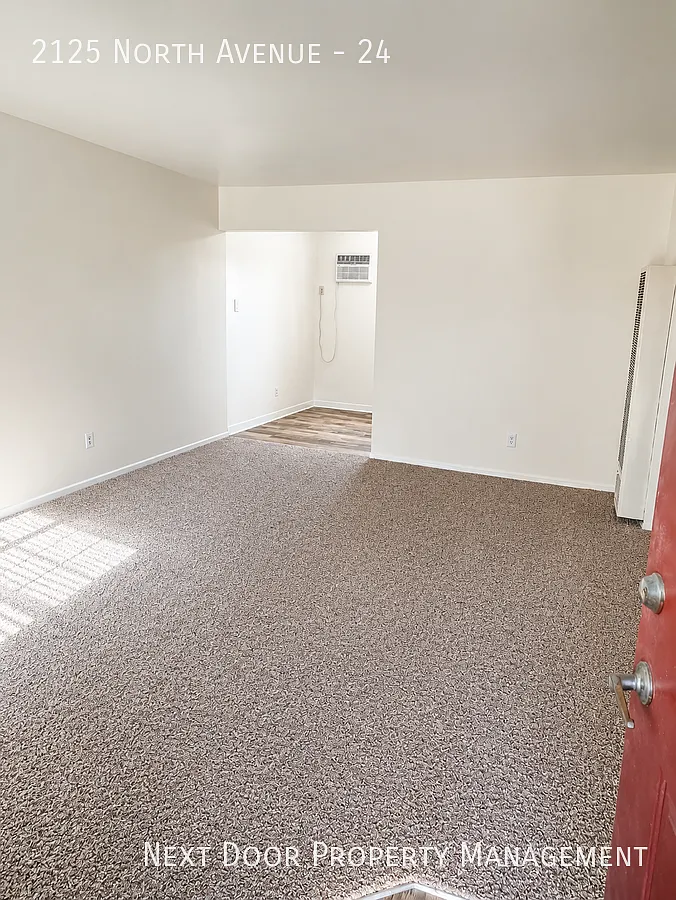 Must see! Controlled access community - Parking On Site - Laundry On Site — Photo 3