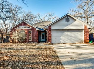709 Oak Park Dr, Azle, TX 76020