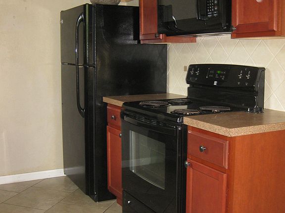 5th image of 717 N Lisa Ln