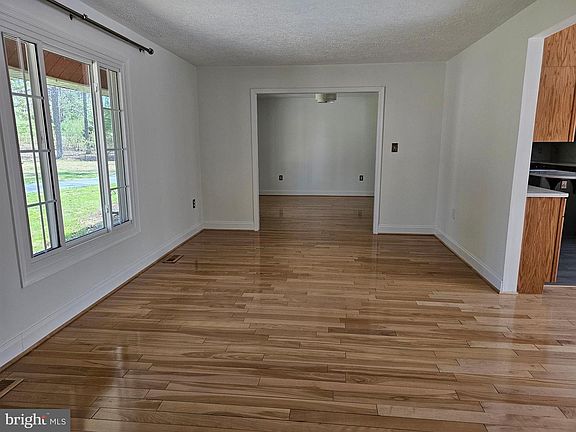 4th image of 274 Woodside Ln