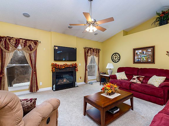 4th image of 721 10th Avenue Ct