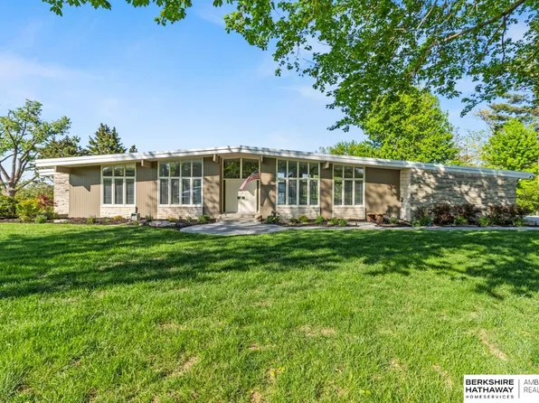 6426 Country Squire Ln, Omaha, NE 68152