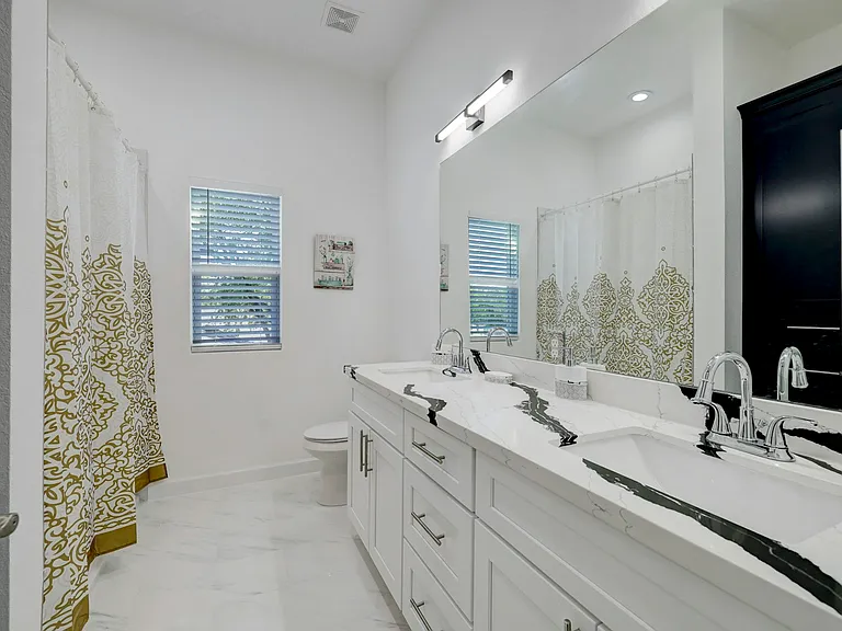 5126 Lyndhurst Dr #B — Photo 17