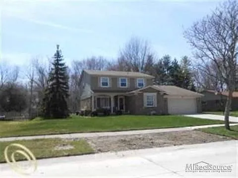 920 Longfellow Dr photo 1
